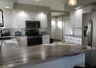 6017 11th Ave Dysart - Kitchen Island