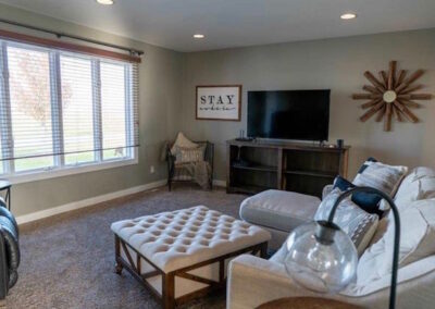 6017 11th Ave Dysart - Living Room