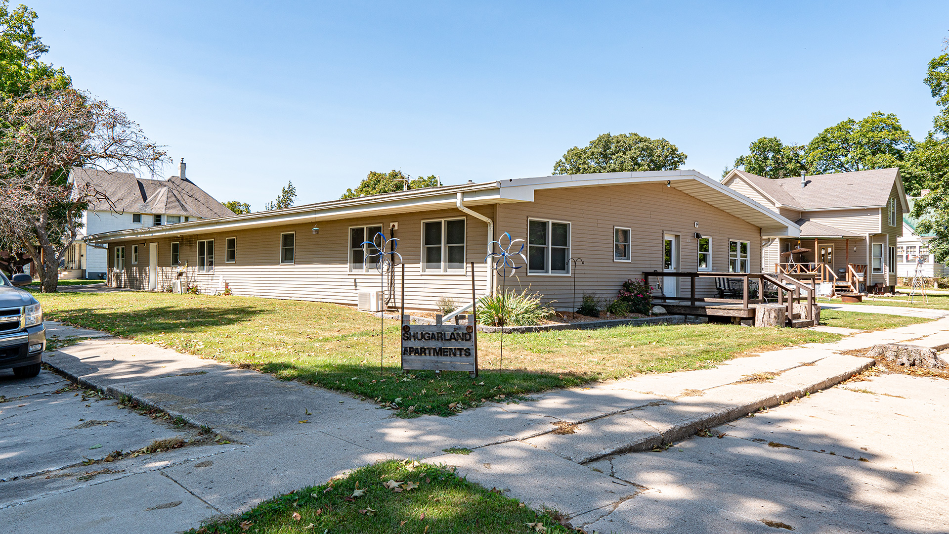 416 Mitchell St, Ackley, Iowa: 5-unit building for sale