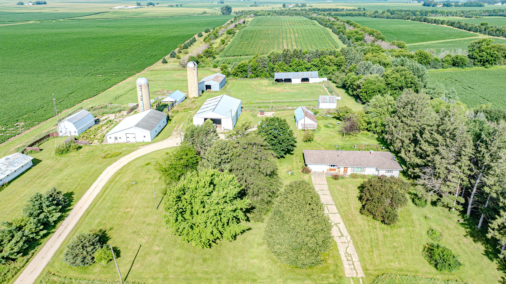 Acreage for Sale: 11705 J Ave. Aplington, Iowa